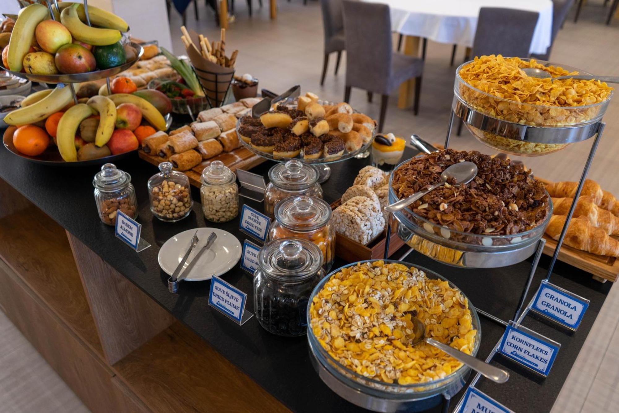 Hotel Vojvodina Zrenjanin Esterno foto
